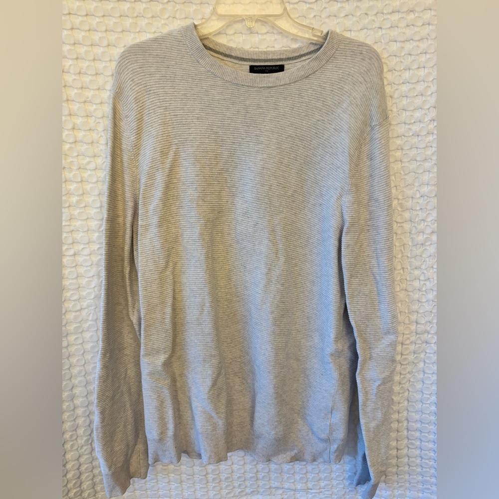Banana Republic Men's Light Gray Crewneck Sweater